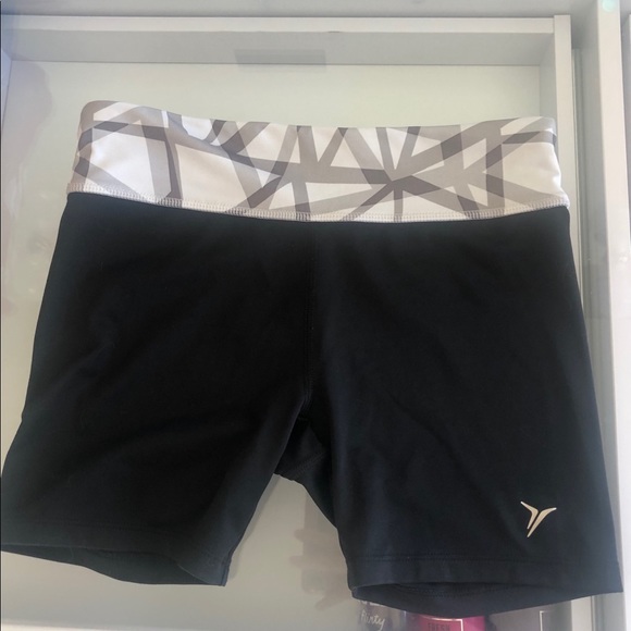 Old navy active shorts - Picture 1 of 4